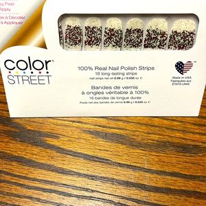 Color Street: Under the Mistletoe, A clear red and green glitter-dipped design!